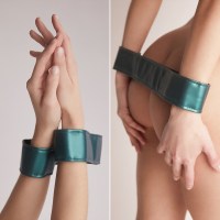 6017623-image 6-harness-curious-holographic-metallic-green-stap-on-me-2000x2000